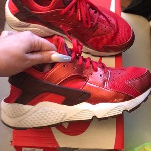 Nike Air Huaraches Red 8.5
